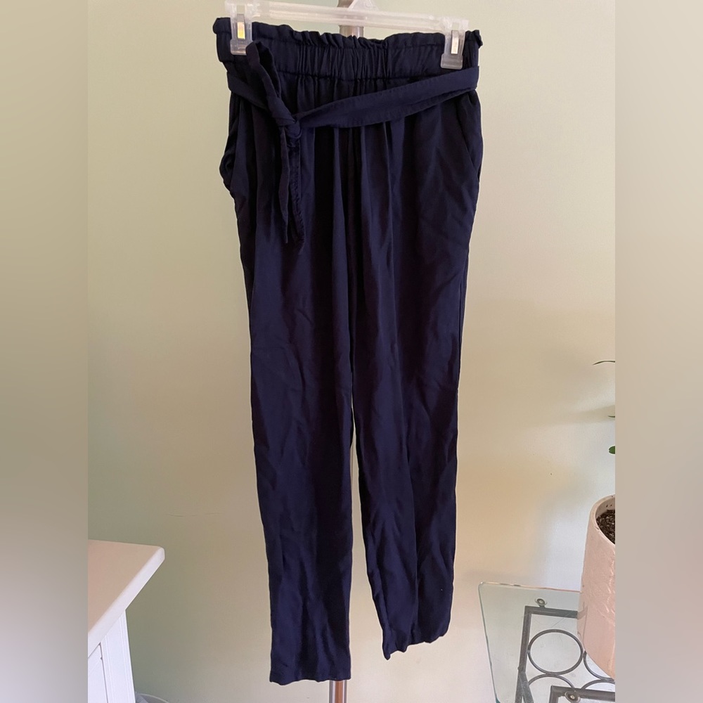 Bcbg navy flowy trousers with tie belt XXS